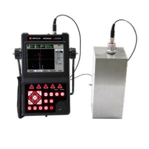 MFD800C Ultrasonic Flaw Detector - Alat deteksi cacat ultrasonik portabel dengan layar LCD dan casing IP65.