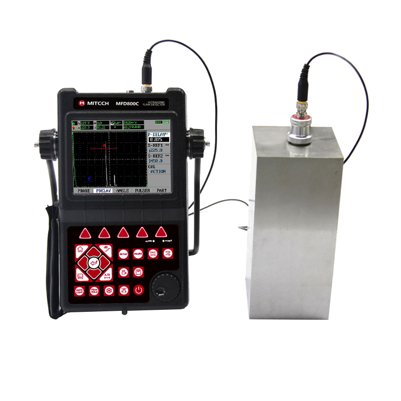 MFD800C Ultrasonic Flaw Detector - Alat deteksi cacat ultrasonik portabel dengan layar LCD dan casing IP65.